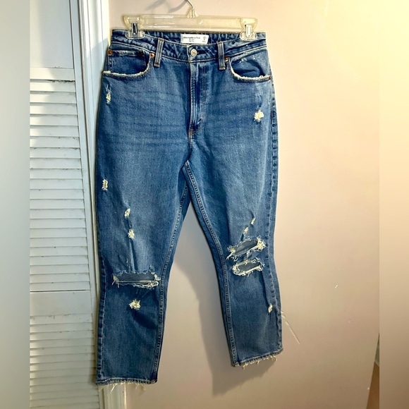abercombie and fitch Women's Distressed Blue Jeans SIZE 27 NWOT - Picture 1 of 5